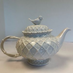Grace’s Teaware White Lattice Teapot Bird on Lid